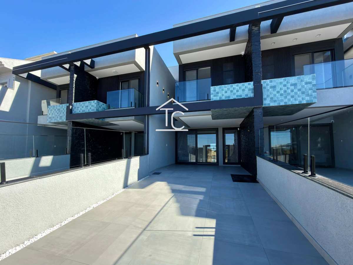 Sobrado à venda, no ocean front, Zona Nova, com 3 quartos, 118m²