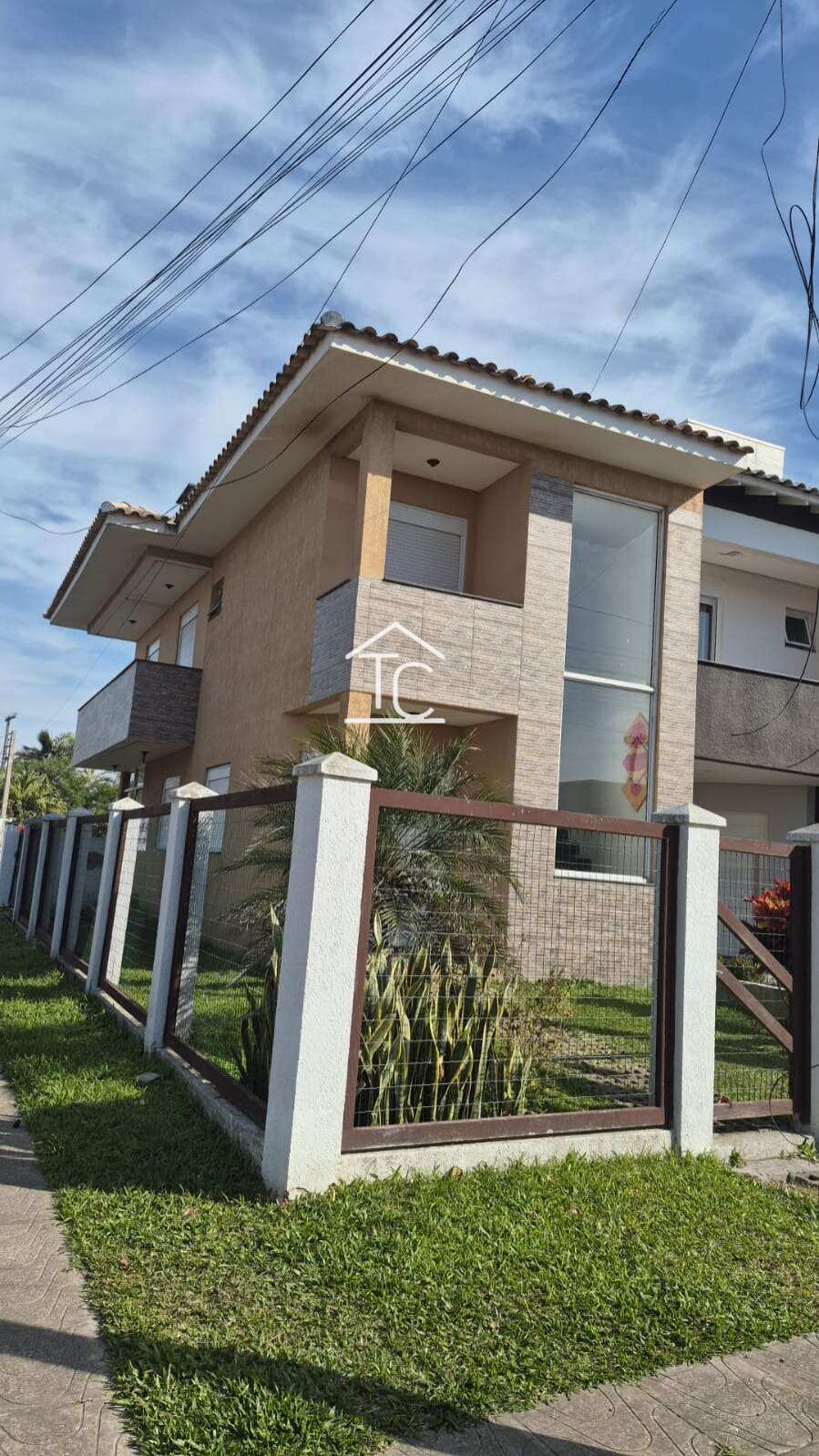 Sobrado à venda em Capão da Canoa, Arco -Iris, com 3 quartos