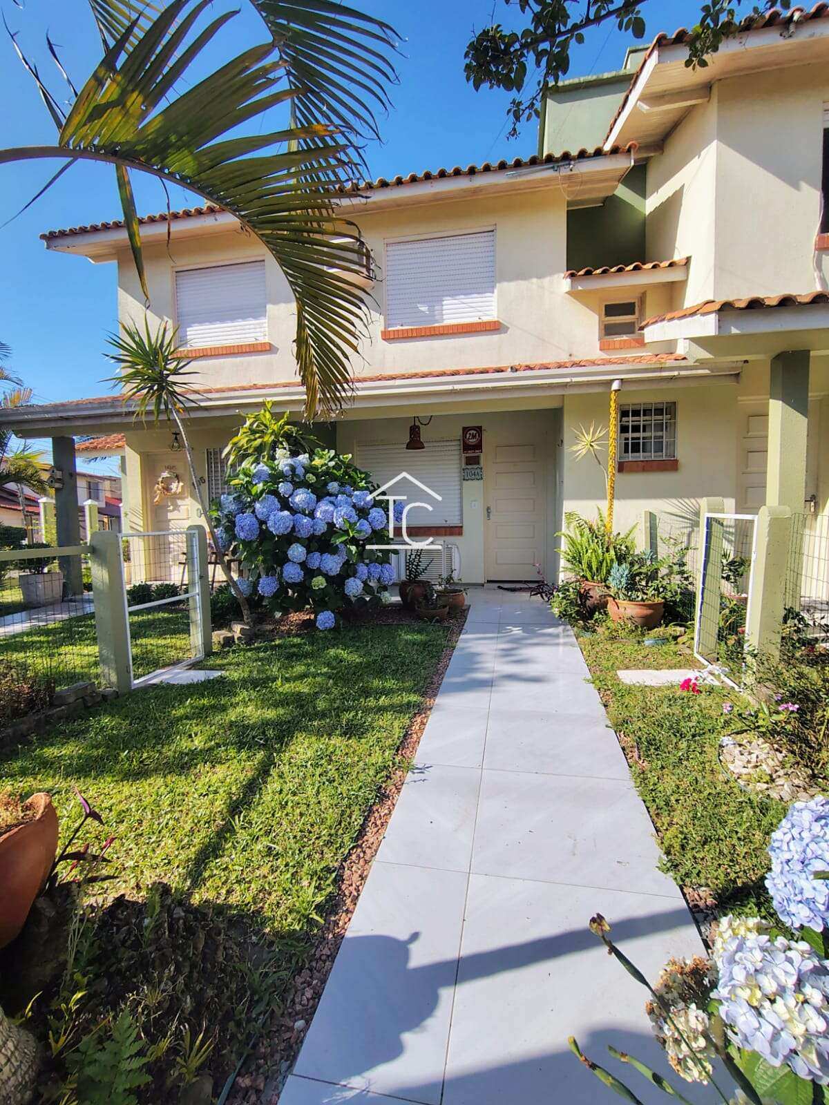 Sobrado em condomínio à venda em Capão da Canoa, Capão Novo, com 2 quartos, 64,49m²